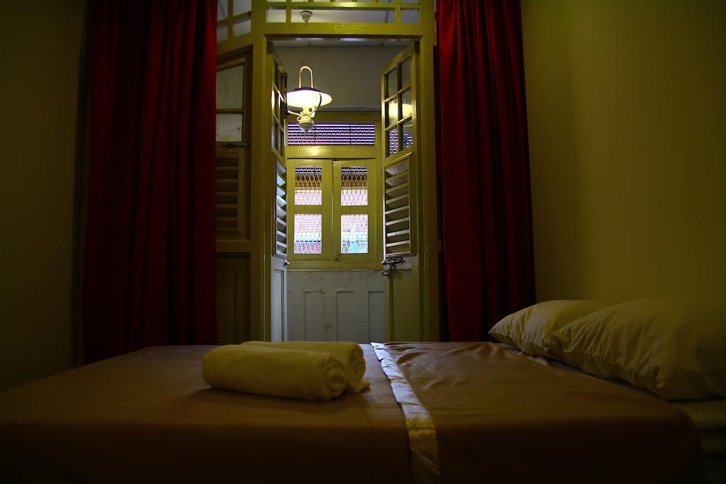28 Bahari Hotel George Town Room photo